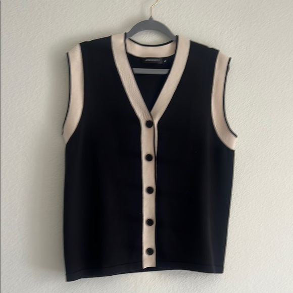 Two tone button down vest - Picture 1 of 3